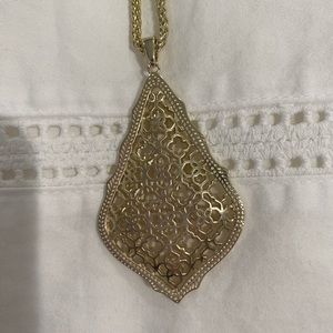 Kendra Scott necklace